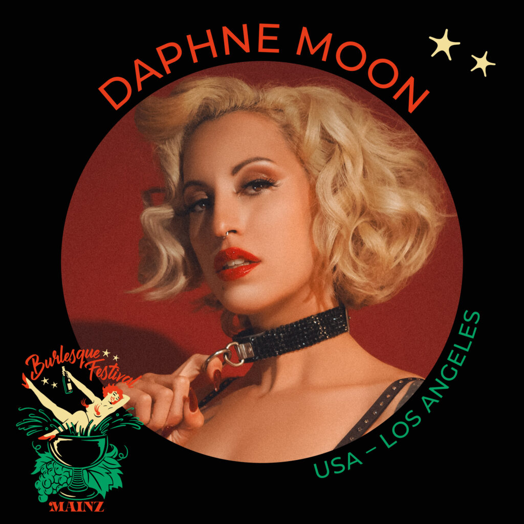 Daphne Moon Burlesque Performer