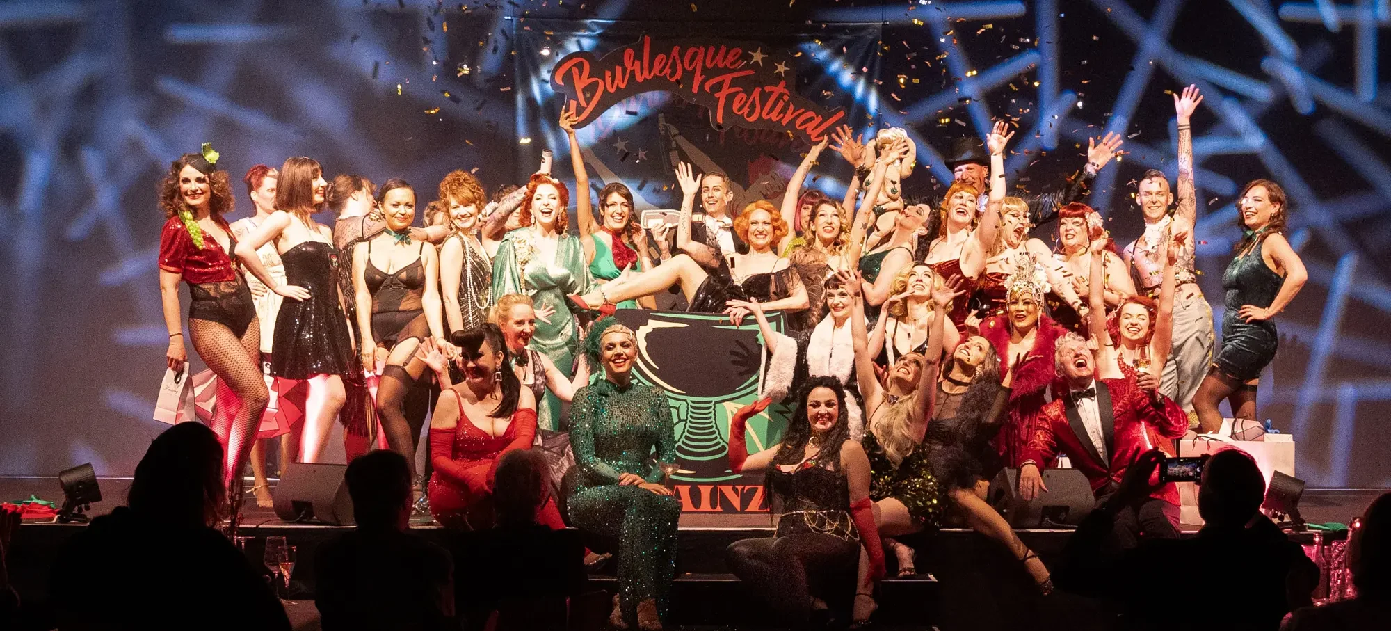 All performers of the 2025 Burlesque Festival Mainz on stage